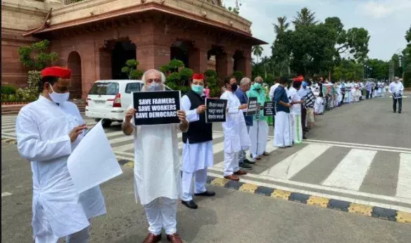 వ్యవసాయ, రైతు బిల్లులకు వ్యతిరేకంగా విపక్షాల ఆందోళన వ్యవసాయ, రైతు బిల్లులకు వ్యతిరేకంగా విపక్షాల ఆందోళన