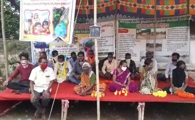 పండించిన పంట గోదాట్లో కొట్టుకుపోయింది.. రైతుల ఆవేదన పండించిన పంట గోదాట్లో కొట్టుకుపోయింది.. రైతుల ఆవేదన