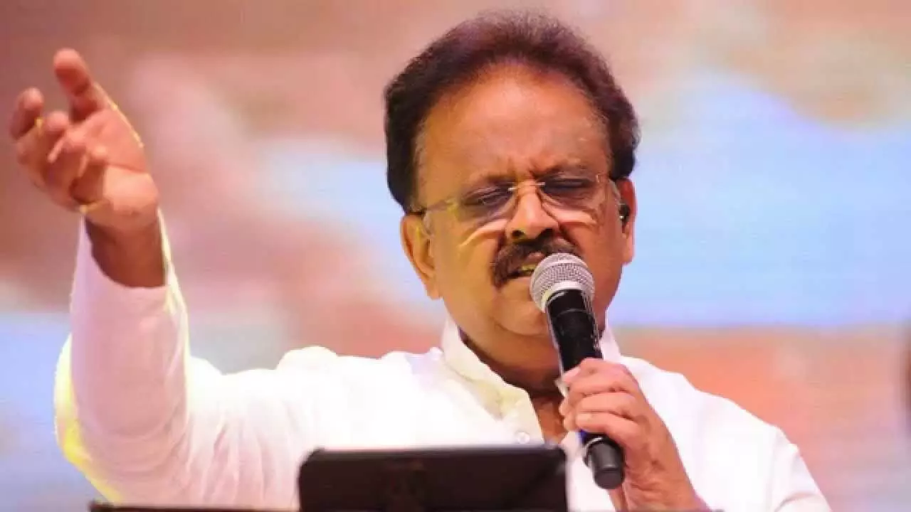 కరోనా విలయంపై ప్రత్యేక గీతం ఆలపించిన బాలు.. అదే కరోనాతో.. కరోనా విలయంపై ప్రత్యేక గీతం ఆలపించిన బాలు.. అదే కరోనాతో..