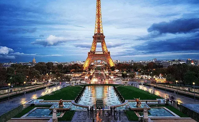 ఈఫిల్ టవర్‌లో బాంబ్ అంటూ బెదిరింపు కాల్స్