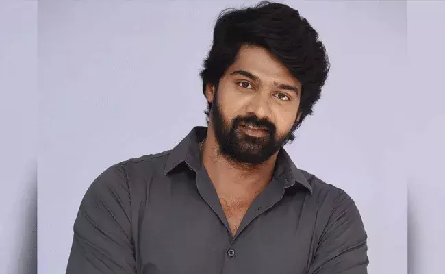 ఆమె నన్ను పెళ్లి చేసుకోవాలని డబ్బు, నగలు తీసుకుని రైల్వేస్టేషన్లో..: నవీన్ చంద్ర