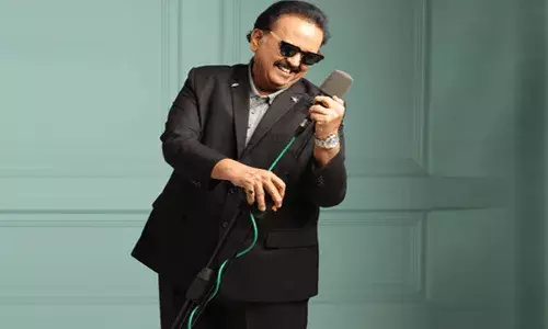 స్త్రీ పాత్రకు బాలు విలక్షణమైన గాత్రం