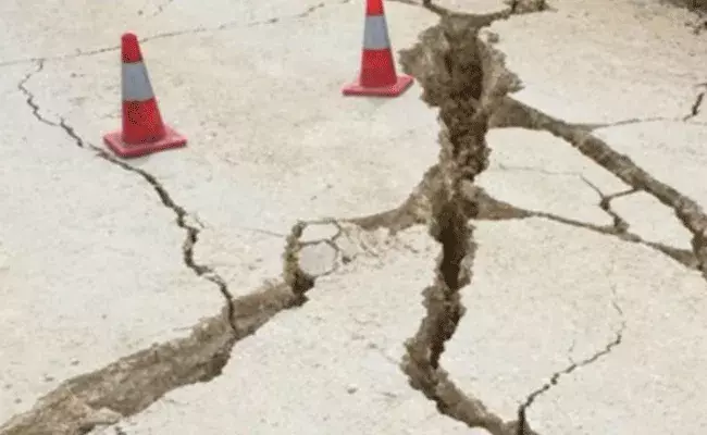 లద్ధాఖ్లో వరుస భూకంపాలు.. భయాందోళనలో స్థానికులు లద్ధాఖ్లో వరుస భూకంపాలు.. భయాందోళనలో స్థానికులు