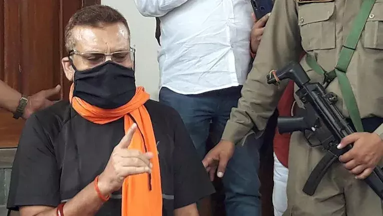 బీహార్ ముఖ్యమంత్రిని కలిసిన మాజీ డీజీపీ గుప్తేశ్వర్