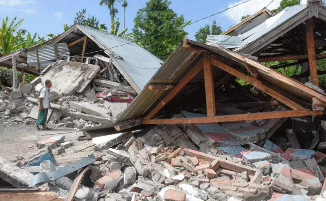 కొండచరియలు విరిగిపడి 14 మంది మృతి