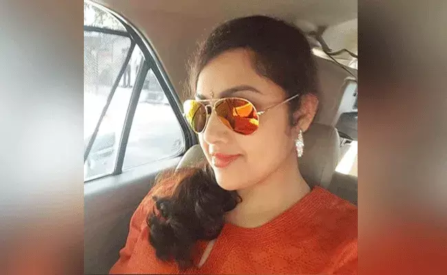 ఎయిర్ పోర్ట్‌లో వారిని చూసి ఆశ్చర్యపోయా : మీనా