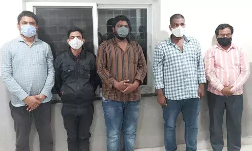 రోల్డ్‌గోల్డ్ నగలపై రుణం ఇప్పించి.. రూ. 3 కోట్లకు పైగా సంపాదించి