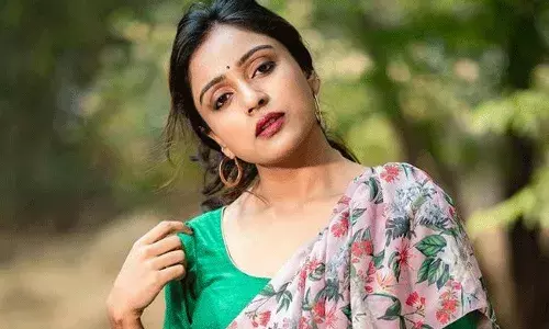 బిగ్బాస్ బ్యూటీ.. యాంకర్గా ఎంట్రీ బిగ్బాస్ బ్యూటీ.. యాంకర్గా ఎంట్రీ