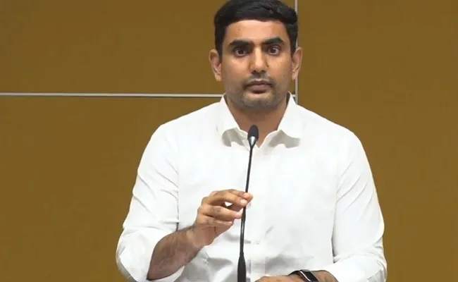 తోకముడిచి పారిపోవడం జగన్ కుటుంబానికి అలవాటే : నారా లోకేష్ తోకముడిచి పారిపోవడం జగన్ కుటుంబానికి అలవాటే : నారా లోకేష్