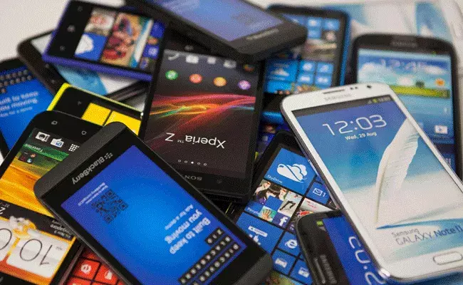 సెల్‌ఫోన్ల కంటైనర్‌ చోరీ కేసును చాకచక్యంగా చేధించిన గుంటూరు పోలీసులు