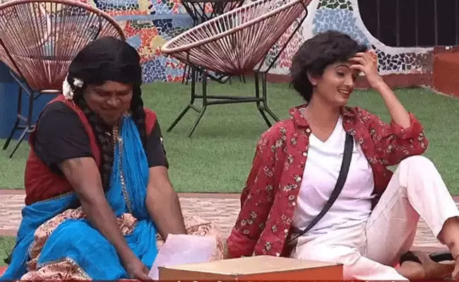 ఆదివారం అలరించిన బిగ్బాస్ ఆదివారం అలరించిన బిగ్బాస్