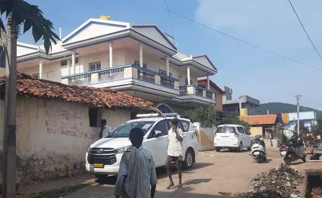 ఓ వైపు ఉపఎన్నికలు.. మరోవైపు డీకే సోదరుల ఇళ్లలో సీబీఐ సోదాలు