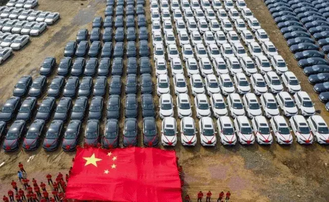 కరోనా కాలంలో కంపెనీ లాభాలు.. ఉద్యోగులకు కార్లు గిప్ట్