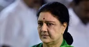 తమిళనాడులో అసెంబ్లీ ఎన్నికల పోలింగ్.. ఓటర్ల జాబితాలోనే కనిపించని శశికళ పేరు తమిళనాడులో అసెంబ్లీ ఎన్నికల పోలింగ్.. ఓటర్ల జాబితాలోనే కనిపించని శశికళ పేరు