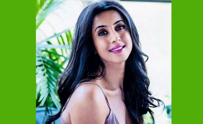 మాదక ద్రవ్యాల వినియోగం.. కోట్లలో ఆదాయం: సంజన సంపాదన