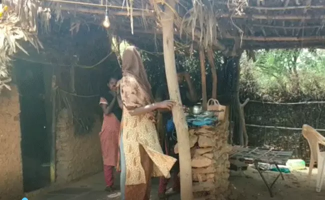 అనాథలైన ఆడపిల్లల పట్ల ఏపీ అధికారులు, గ్రామపెద్దల అమానవీయత అనాథలైన ఆడపిల్లల పట్ల ఏపీ అధికారులు, గ్రామపెద్దల అమానవీయత