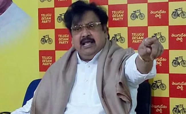 డీఐజీ ప్రెస్మీట్ పెట్టి చంద్రబాబును తప్పుపడతారా? : వర్ల రామయ్య డీఐజీ ప్రెస్మీట్ పెట్టి చంద్రబాబును తప్పుపడతారా? : వర్ల రామయ్య