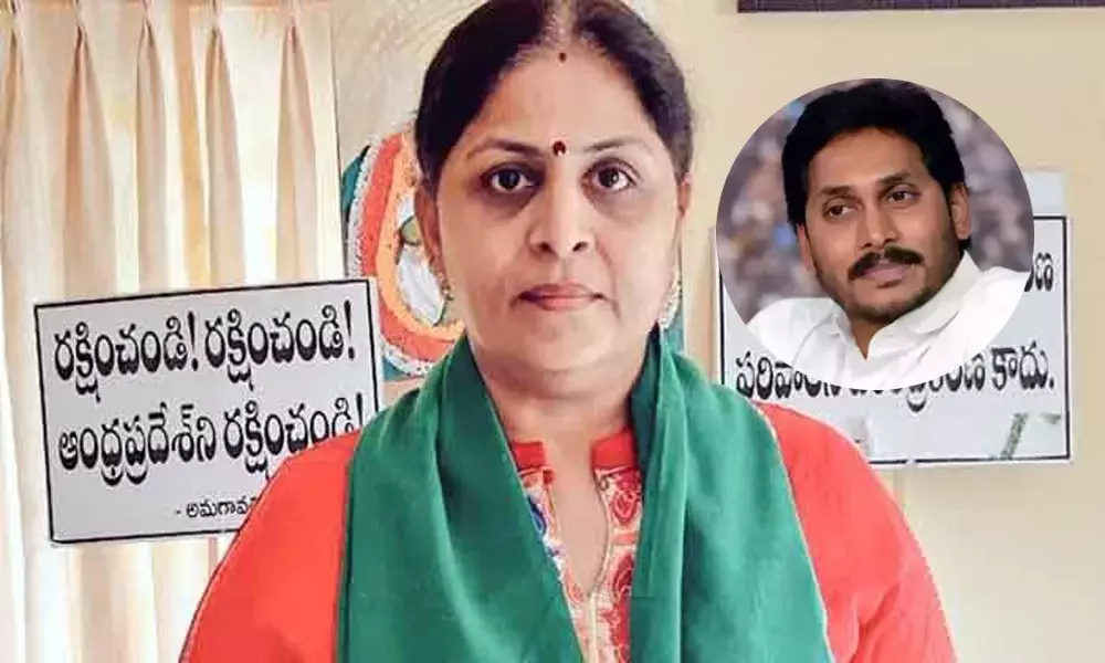 ప్రాంతీయ విద్వేషాలను రెచ్చగొడుతున్న జగన్ : సుంకర పద్మశ్రీ ప్రాంతీయ విద్వేషాలను రెచ్చగొడుతున్న జగన్ : సుంకర పద్మశ్రీ
