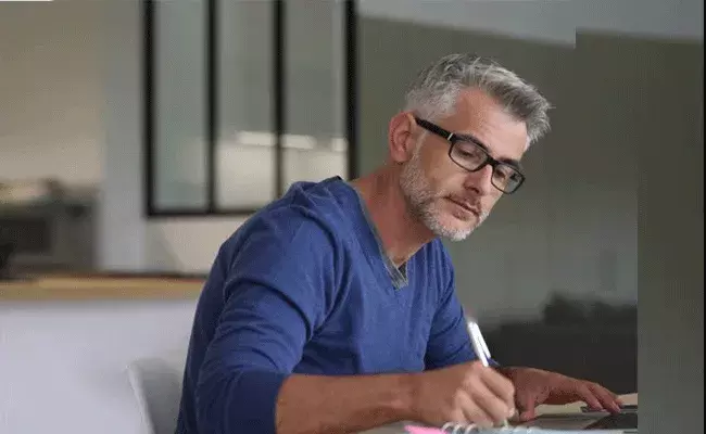 40 ఏళ్లు దాటిన వారు వారానికి ఎన్ని గంటలు పని చేయాలంటే.. 40 ఏళ్లు దాటిన వారు వారానికి ఎన్ని గంటలు పని చేయాలంటే..