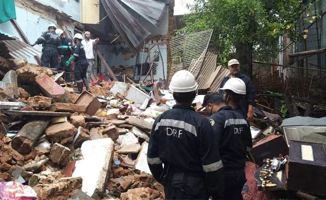 హైదరాబాద్‌లో కూలిన భవనం