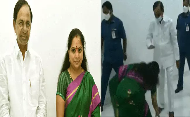 సీఎం కేసీఆర్ ఆశీర్వాదం తీసుకున్న కవిత సీఎం కేసీఆర్ ఆశీర్వాదం తీసుకున్న కవిత