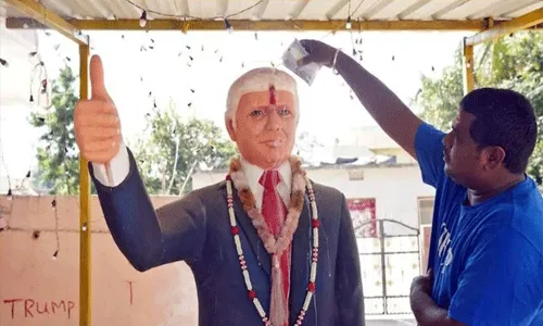 పిచ్చి అభిమానం.. ట్రంప్కి కరోనా సోకిందని తెలిసి అనారోగ్యానికి గురై చివరకు.. పిచ్చి అభిమానం.. ట్రంప్కి కరోనా సోకిందని తెలిసి అనారోగ్యానికి గురై చివరకు..