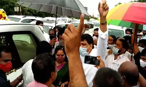ఎమ్మెల్సీగా కవిత గెలుపు.. ఉత్సాహంతో మంత్రి నృత్యం ఎమ్మెల్సీగా కవిత గెలుపు.. ఉత్సాహంతో మంత్రి నృత్యం