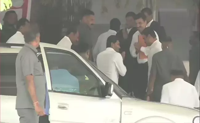 ఏపీ ముఖ్యమంత్రి జగన్ ఆస్తుల కేసుపై రెండోరోజు సీబీఐ కోర్టులో వాదనలు ఏపీ ముఖ్యమంత్రి జగన్ ఆస్తుల కేసుపై రెండోరోజు సీబీఐ కోర్టులో వాదనలు