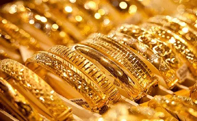 భారీ వర్షం.. కేజిన్నర బంగారం కొట్టుకుపోయింది..