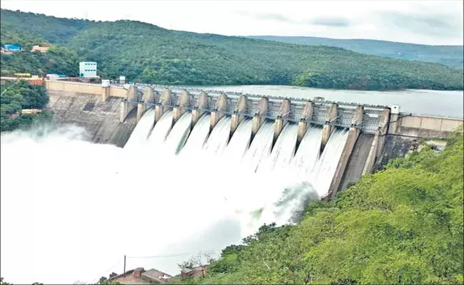 శ్రీశైలం రిజర్వాయర్కు మళ్లీ వరద.. రెండు లక్షల క్యూసెక్కులకుపైగానే శ్రీశైలం రిజర్వాయర్కు మళ్లీ వరద.. రెండు లక్షల క్యూసెక్కులకుపైగానే