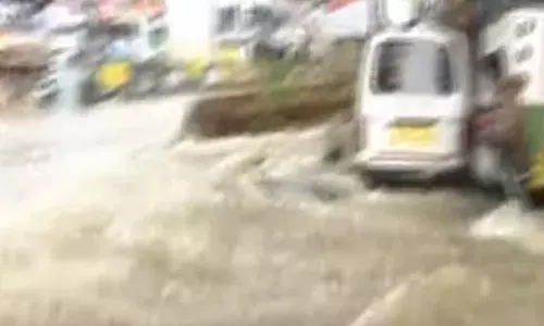 తెగిపోయిన అప్పచెరువు కట్ట.. హైదరాబాద్‌ - బెంగళూరు మధ్య నిలిచిపోయిన రాకపోకలు