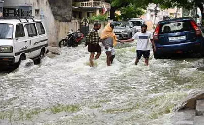 హైదరాబాద్ : జలదిగ్భందంలో 1500 కాలనీలు హైదరాబాద్ : జలదిగ్భందంలో 1500 కాలనీలు