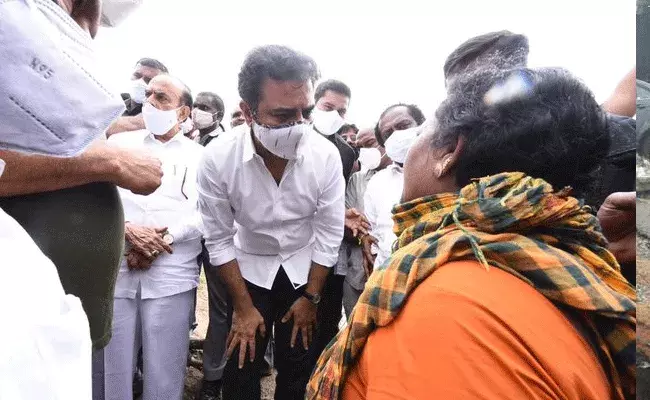 రానున్న రెండు రోజులు ప్రజలు అప్ర‌మ‌త్తంగా ఉండాలి : కేటీఆర్