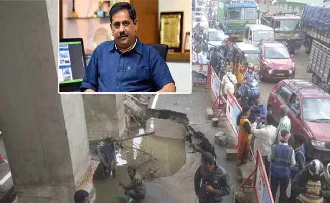 మెట్రోకు ఎలాంటి ప్రమాదం లేదు.. వదంతులు నమ్మొద్దు : మెట్రో ఎండీ మెట్రోకు ఎలాంటి ప్రమాదం లేదు.. వదంతులు నమ్మొద్దు : మెట్రో ఎండీ