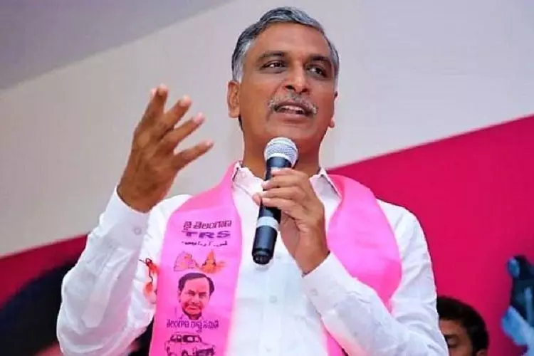 టీఆర్ఎస్లో చేరిన కాంగ్రెస్, శివసేన నాయకులు టీఆర్ఎస్లో చేరిన కాంగ్రెస్, శివసేన నాయకులు