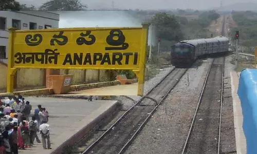 పేదలకు ఇళ్ల స్థలాల ముసుగులో గ్రావెల్ అక్రమ మైనింగ్? పేదలకు ఇళ్ల స్థలాల ముసుగులో గ్రావెల్ అక్రమ మైనింగ్?