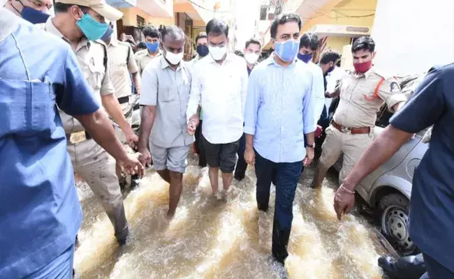 వరద ప్రభావిత ప్రాంతాల్లో.. మంత్రి కేటీఆర్ పర్యటన వరద ప్రభావిత ప్రాంతాల్లో.. మంత్రి కేటీఆర్ పర్యటన