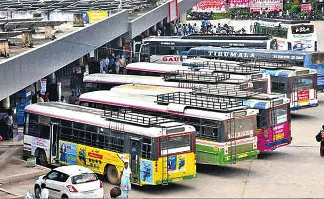 పండగ సీజన్.. ప్రయాణీకులకోసం స్పెషల్ బస్సులు పండగ సీజన్.. ప్రయాణీకులకోసం స్పెషల్ బస్సులు