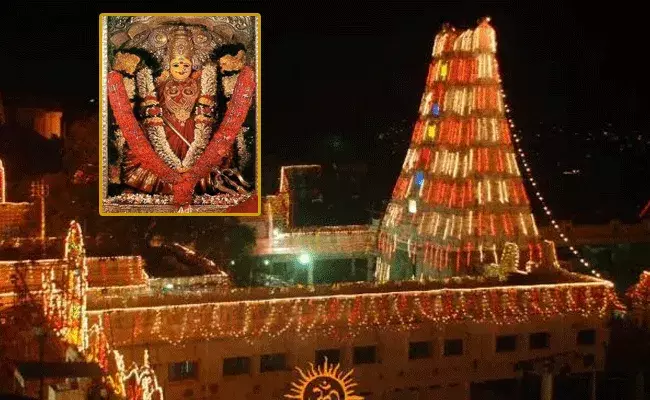 ఆన్లైన్లో టిక్కెట్లు బుక్ చేసుకున్నవారికే దుర్గమ్మ దర్శనం ఆన్లైన్లో టిక్కెట్లు బుక్ చేసుకున్నవారికే దుర్గమ్మ దర్శనం
