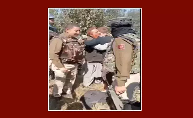 భావోద్వేగాలకు కరిగిపోయి జవాన్లకు లొంగిపోయిన టెర్రరిస్ట్..వీడియో వైరల్ భావోద్వేగాలకు కరిగిపోయి జవాన్లకు లొంగిపోయిన టెర్రరిస్ట్..వీడియో వైరల్