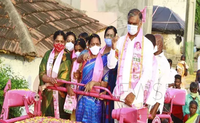 దుబ్బాక ఉపఎన్నికల ప్రచారంలో దూసుకెళుతోన్న టీఆర్‌ఎస్