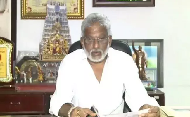 శ్రీవారి నిధుల మళ్లింపుపై వెనక్కి తగ్గిన టీటీడీ శ్రీవారి నిధుల మళ్లింపుపై వెనక్కి తగ్గిన టీటీడీ