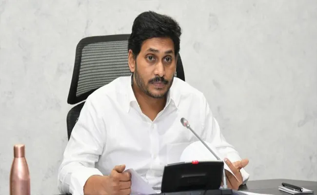 ఆ విషయాలు బహిరంగపరచడం ముమ్మాటికీ కోర్టు ధిక్కారమే : న్యాయవాదులు ఆ విషయాలు బహిరంగపరచడం ముమ్మాటికీ కోర్టు ధిక్కారమే : న్యాయవాదులు