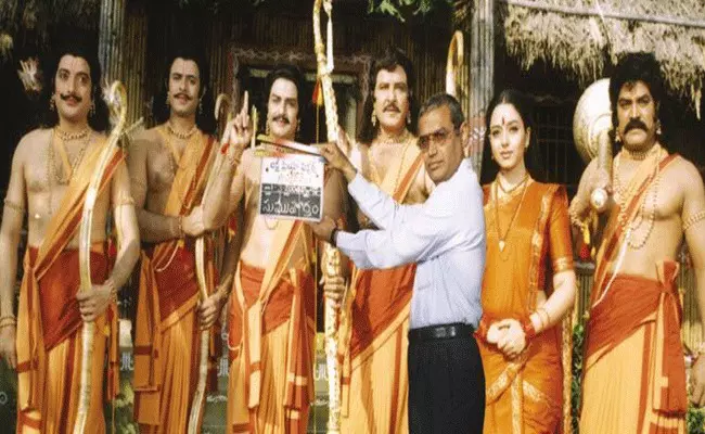 అభిమానులకు అదిరిపోయే గిఫ్ట్ ఇవ్వనున్న బాలయ్యబాబు! అభిమానులకు అదిరిపోయే గిఫ్ట్ ఇవ్వనున్న బాలయ్యబాబు!