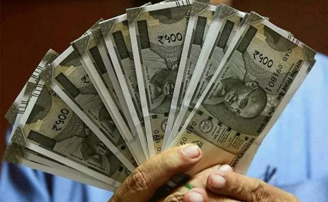 గుడ్న్యూస్.. అన్ని రుణాలపై 6 నెలల చక్రవడ్డీ మాఫీ గుడ్న్యూస్.. అన్ని రుణాలపై 6 నెలల చక్రవడ్డీ మాఫీ