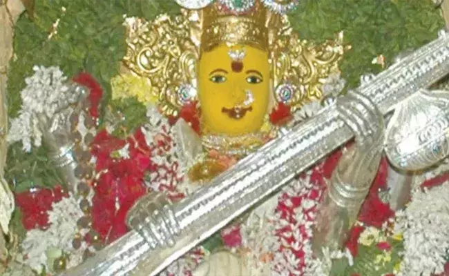 నేడు శ్రీ సరస్వతీదేవి రూపంలో కనకదుర్గ అమ్మవారు