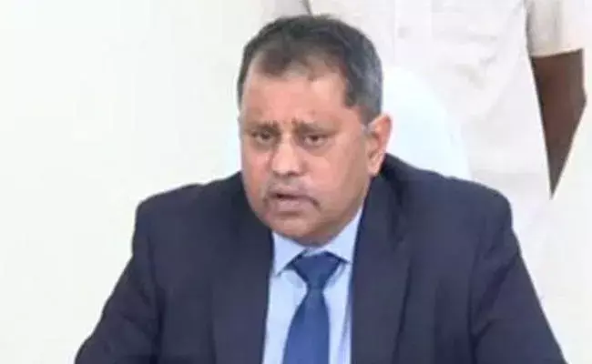 ఏపీలో పంచాయతీ ఎన్నికలు.. కోర్టు తీర్పుతో అమల్లోకి వచ్చిన కోడ్ ఆఫ్ కండక్ట్ ఏపీలో పంచాయతీ ఎన్నికలు.. కోర్టు తీర్పుతో అమల్లోకి వచ్చిన కోడ్ ఆఫ్ కండక్ట్