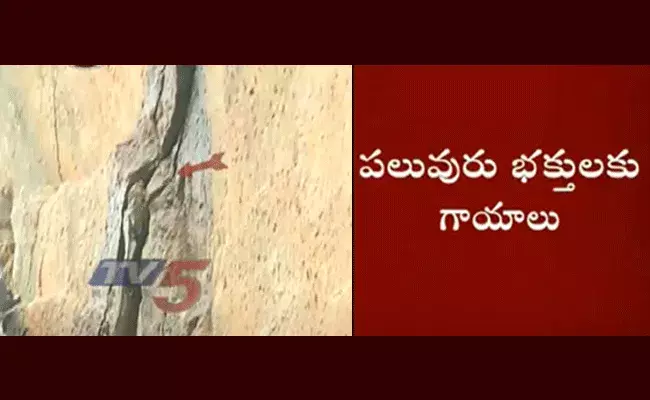 బ్రేకింగ్.. విజయవాడ దుర్గ గుడి సమీపంలో విరిగిపడ్డ భారీ కొండచరియలు