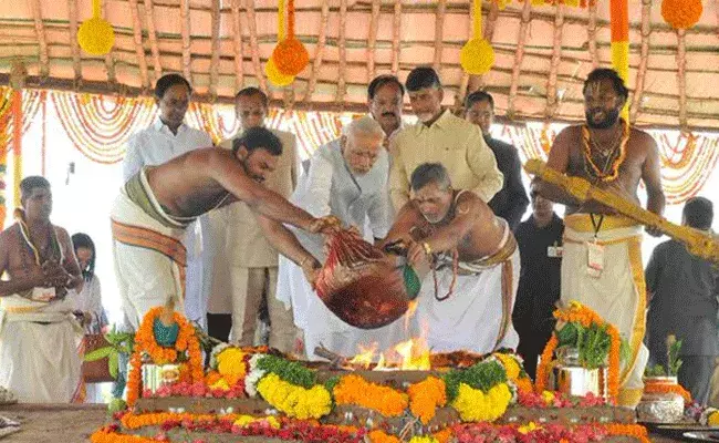 రాజధానిగా అమరావతికి శంకుస్థాపన చేసి నేటితో ఐదేళ్లు పూర్తి రాజధానిగా అమరావతికి శంకుస్థాపన చేసి నేటితో ఐదేళ్లు పూర్తి