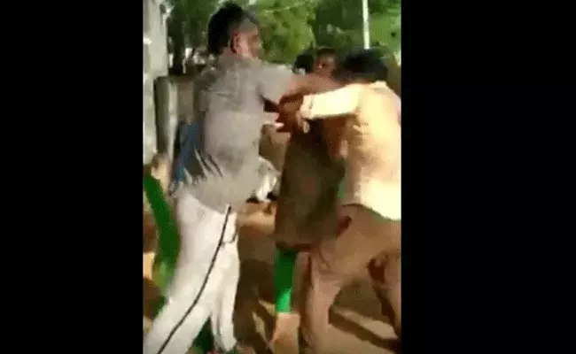 మహిళతో సహజీవనం చేస్తూ.. ఆమె కుమార్తెపై కన్నేసిన రౌడీషీటర్‌